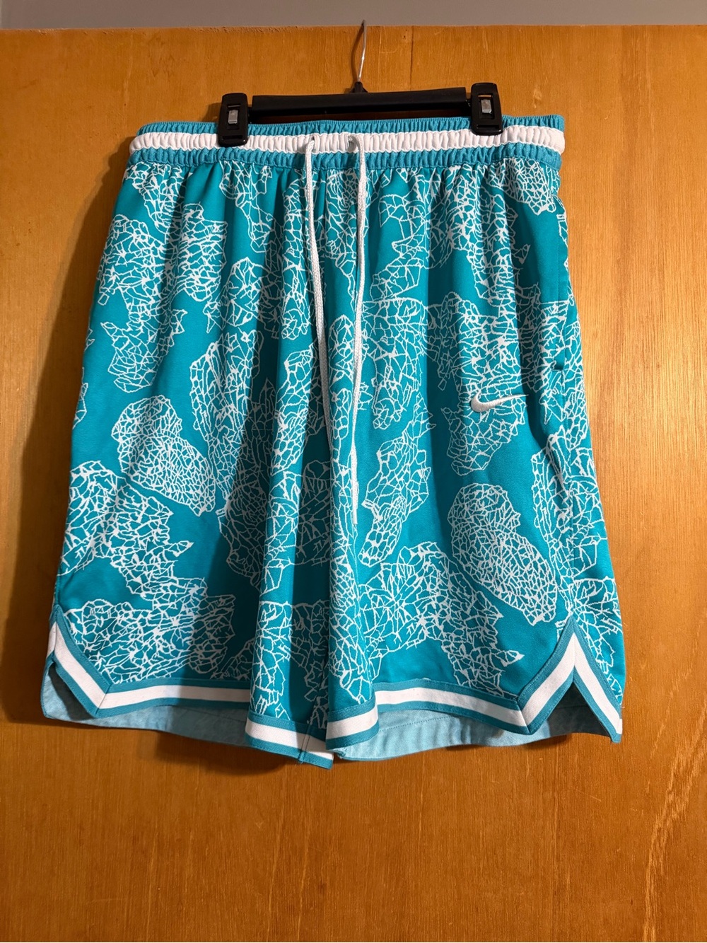 Nike Dri-FIT Men’s Large Basketball Shorts Aqua White All Over Print Zip Pockets